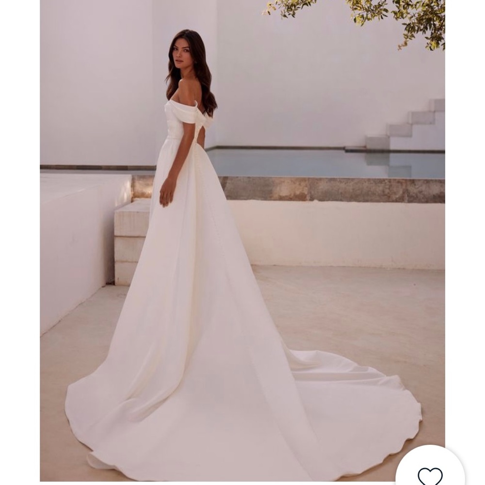 Milla Nova wedding dress - Picture 3 of 3